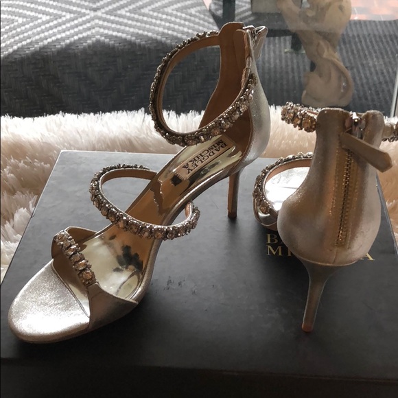 NWT. Stunning - Picture 4 of 4